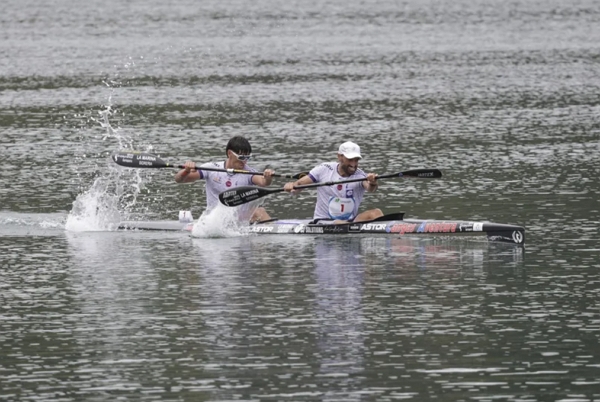 Bouzán y Llera vuelven a conquistar el Sella tras un final decidido al esprint