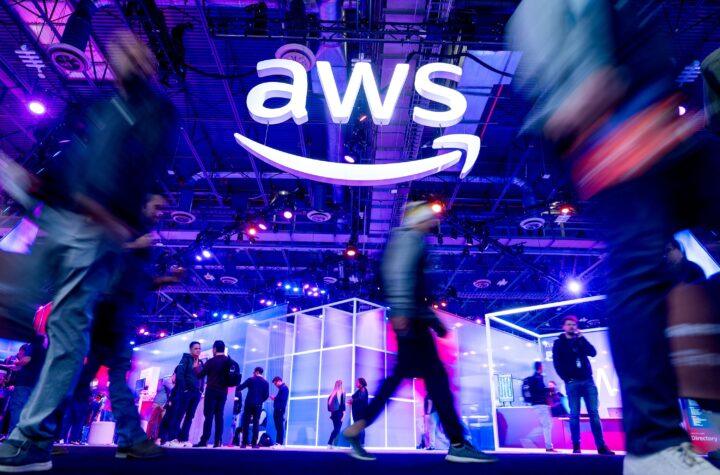 Humorfismo: La Innovadora Estrategia de AWS para una IA Proactiva y Eficiente