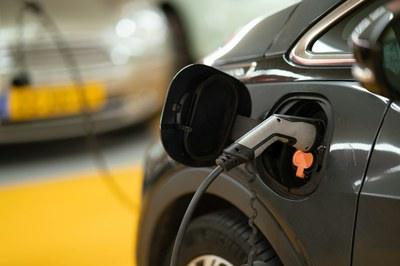 Descenso Notable en las Emisiones de CO2 de Nuevos Automóviles y Furgonetas en