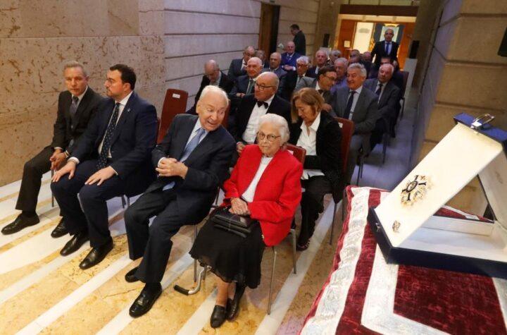 Francisco Rodríguez: Un Homenaje a su Compromiso con Asturias y su Visión de Futuro en la Orden del Mérito Civil