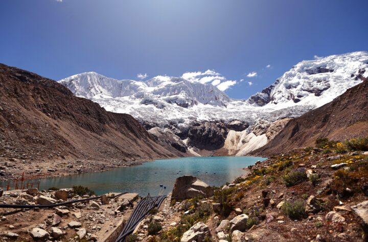 Prevención de Desastres Glaciares en Los Andes: Lecciones del Trágico Suceso en Nepal