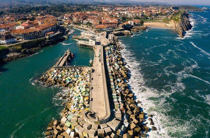 Inversión de 6,5 millones en el nuevo muelle de espera del puerto de Llanes: Proyectos de movilidad y desarrollo portuario