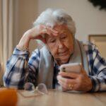 Adicción al Scrolling: Cómo los Adultos Mayores También Caen en la Trampa de los Videos Cortos
