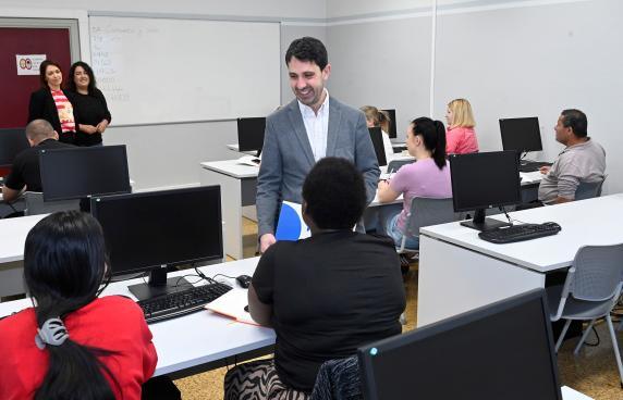 Inscríbete Hoy: OICOS Ofrece Cursos de Español y Preparación con Plazas Abiertas