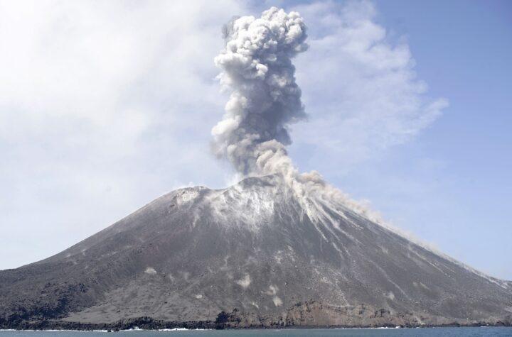 Erupciones Volcánicas Históricas: Impacto y Consecuencias que Cambiaron el Mundo