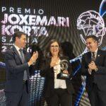 Amaia Susperregui recibe el prestigioso premio Joxe Mari Korta 2026 de manos del Lehendakari
