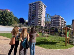 Colegios de Zamora Exploran el Innovador Patio Naturalizado del CEIP Gerardo Diego